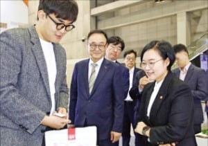 한성숙 "소상공인 경영위기 극복 적극 도울 것"