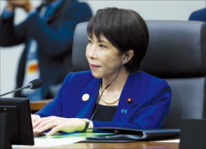 시진핑 "중·일 서로 중요한 이웃"…다카이치 "협력 늘려 성과내자"