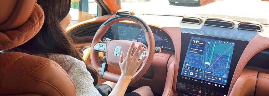 한국경제신문 기자가 중국 선전에서 비야디(BYD) 자율주행 기술인 '신의 눈'을 국내 언론 처음으로 시연했다. /선전=신정은 기자