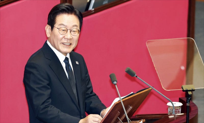 李 "AI 3대강국 도약 위해 10조 투입"