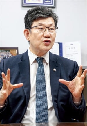 與김남근 "자사주 30% 넘는 기업, 단계적 소각으로 부담 덜어줄 것"