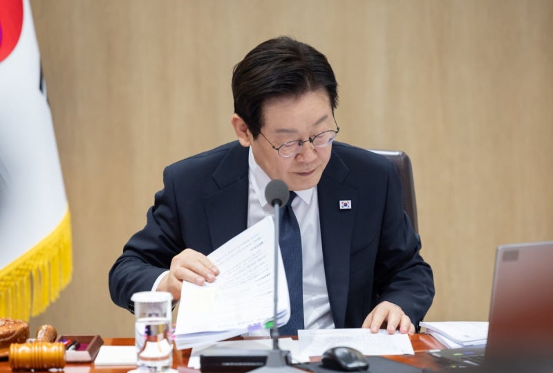 李<b>대통령 몸살</b>로 <b>소방공무원</b> 오찬 불참…아세안·APEC 강행군 여파