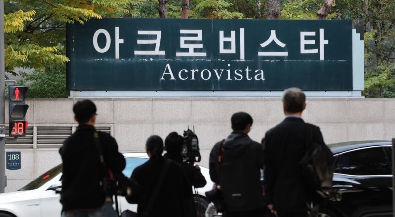 특검, '관저 이전 의혹' 尹부부 자택 <b>압수수색</b> [종합]