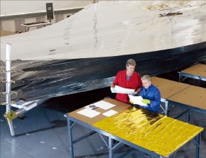 인류가 만든 가장 뛰어난 우주망원경인 제임스웹의 차폐막(sunshield). 제임스웹을 태양으로부터 보호하는 역할을 한다. 노스롭그루먼 제공