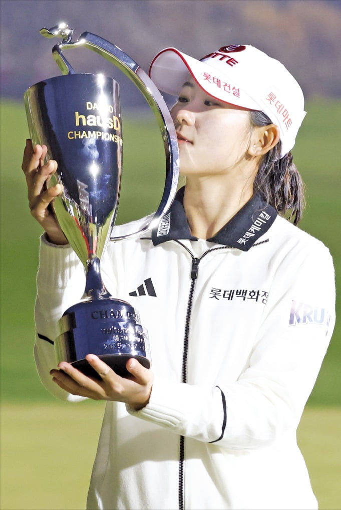 <b>황유민</b>, 4차 연장 혈투…'6.4m 천금 버디'로 끝냈다