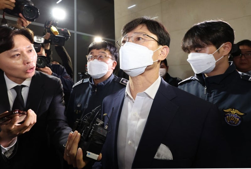 [속보] 해병<b>특검</b>, '<b>채상병</b> 순직' <b>임성근 구속기소</b>…지휘관 4명은 불<b>구속</b>