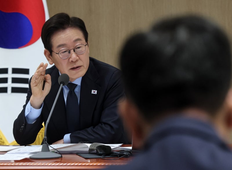 李대통령 "공연·스포츠 <b>암표</b> 거래, 센 처벌보다 과징금 부과"