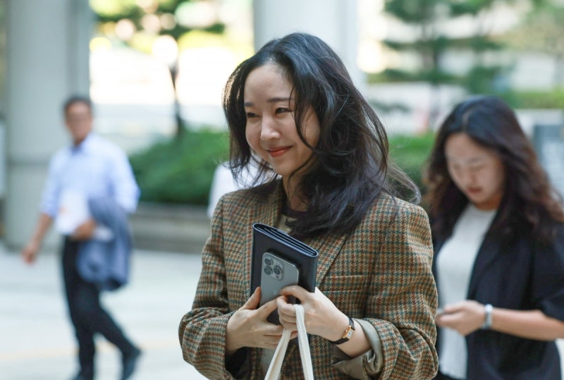 <b>민희진</b> "본질은 나, <b>뉴진스</b> 끌어들이지 말길…아이들 <b>보호</b>해야"