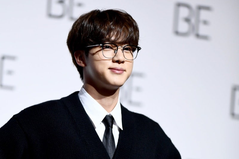 <b>BTS 진</b>에게 '<b>기습 뽀뽀</b>' 일본인 50대女…결국 재판행