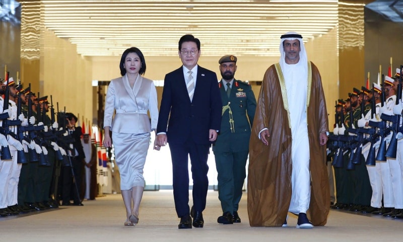李 대통령, <b>UAE</b> 일정 매듭…중동 2번째 <b>순방</b>국 이집트로 출발