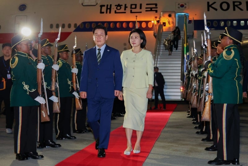 李 <b>대통령</b>, 남아공 도착…<b>G20 정상회의</b>·양자회담 일정 소화