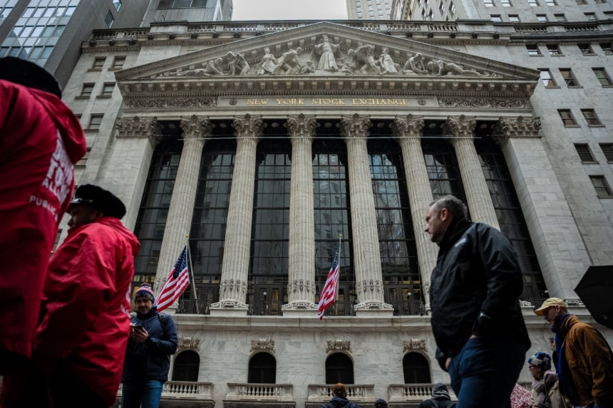 미국 뉴욕 월스트리트의 행인들 모습. 사진=연합뉴스