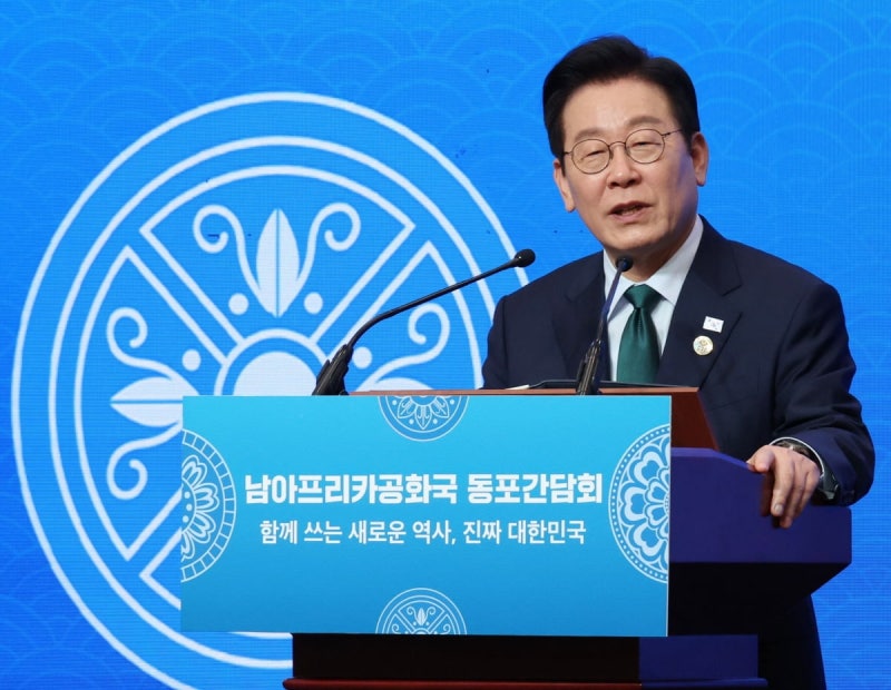 李대통령 "평화체제 구축되면 <b>한미훈련</b> 않는 게 바람직"