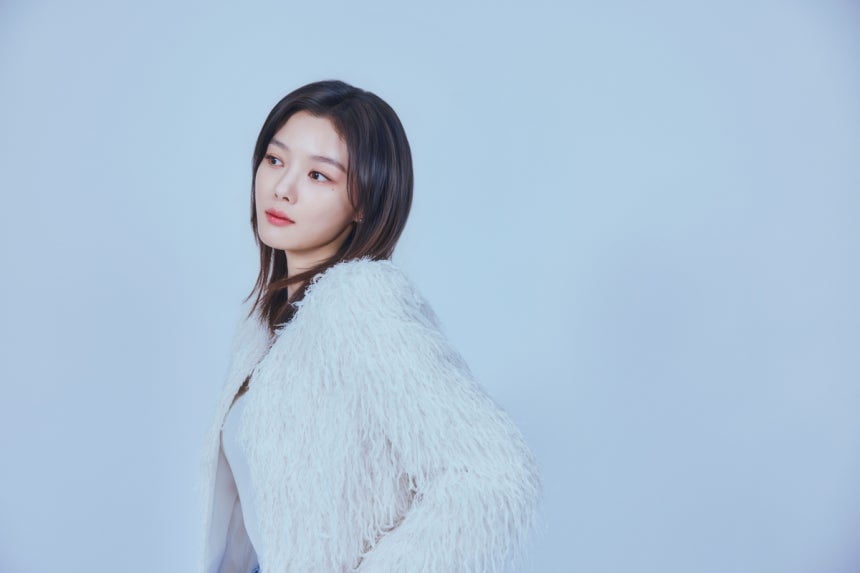 '천사의 얼굴에 악마의 마음' <b>김유정</b>, '<b>친애하는 X</b>'로 새 페이지 [인터뷰...