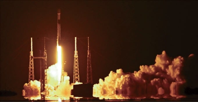 [책마을] 우주는 이제 과학이 아니라 돈으로 움직인다