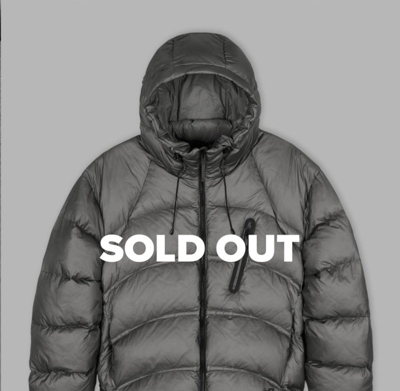 "아, 또 늦었네" 1분 만에 품절…요즘 난리 난 '패딩' 뭐길래