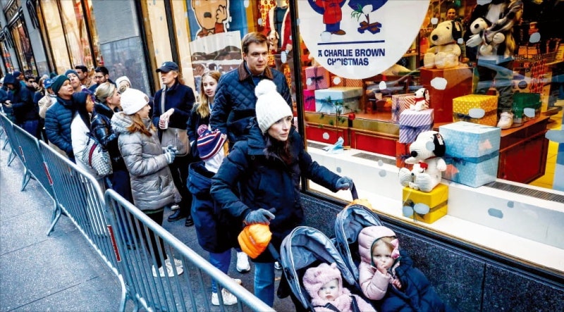 "원하는 건 살래요" 1020 '바글바글'…블프 '대반전' 벌어진 이유