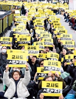 교실 CCTV 설치법에 뿔난 교사들 "정당 가입 허용하라"