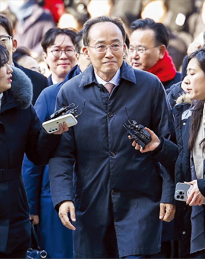 與 "12월 3일, 민주화 기념일로"…野는 아직도 '계엄 사과 공방'