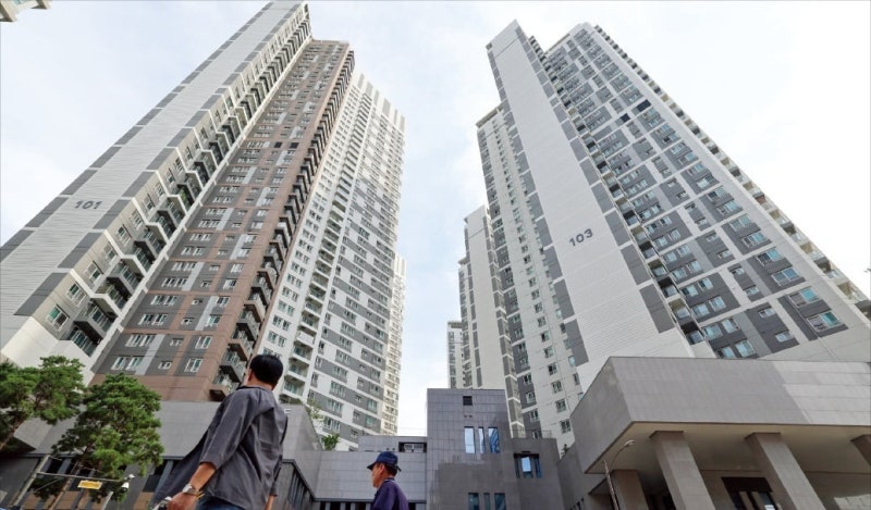 "식당은 필수 시설인데"…레지던스 발목 잡는 규제