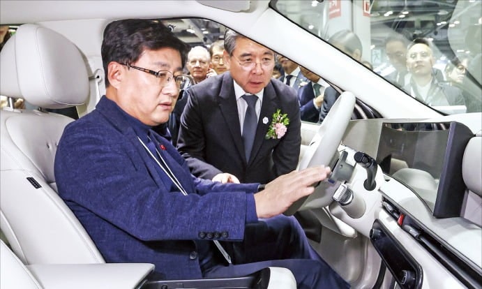 장재훈 "차세대 수소연료전지 2027년 선보일 것"