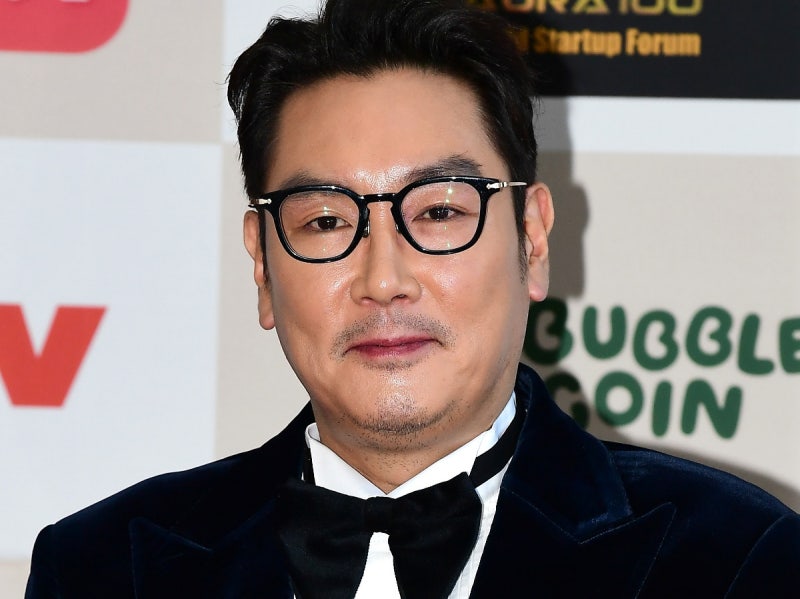 <b>조진웅</b>, '<b>소년범</b>' <b>의혹 인정</b>…7년 전 동창 댓글 재조명