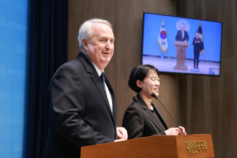 국힘 <b>인요한</b> "<b>의원직 사퇴</b>…기득권 내려놓겠다" [종합]