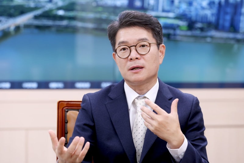 <b>정원오</b> "제 별명은 '순한 맛 이재명'…조용히 일로 승부"