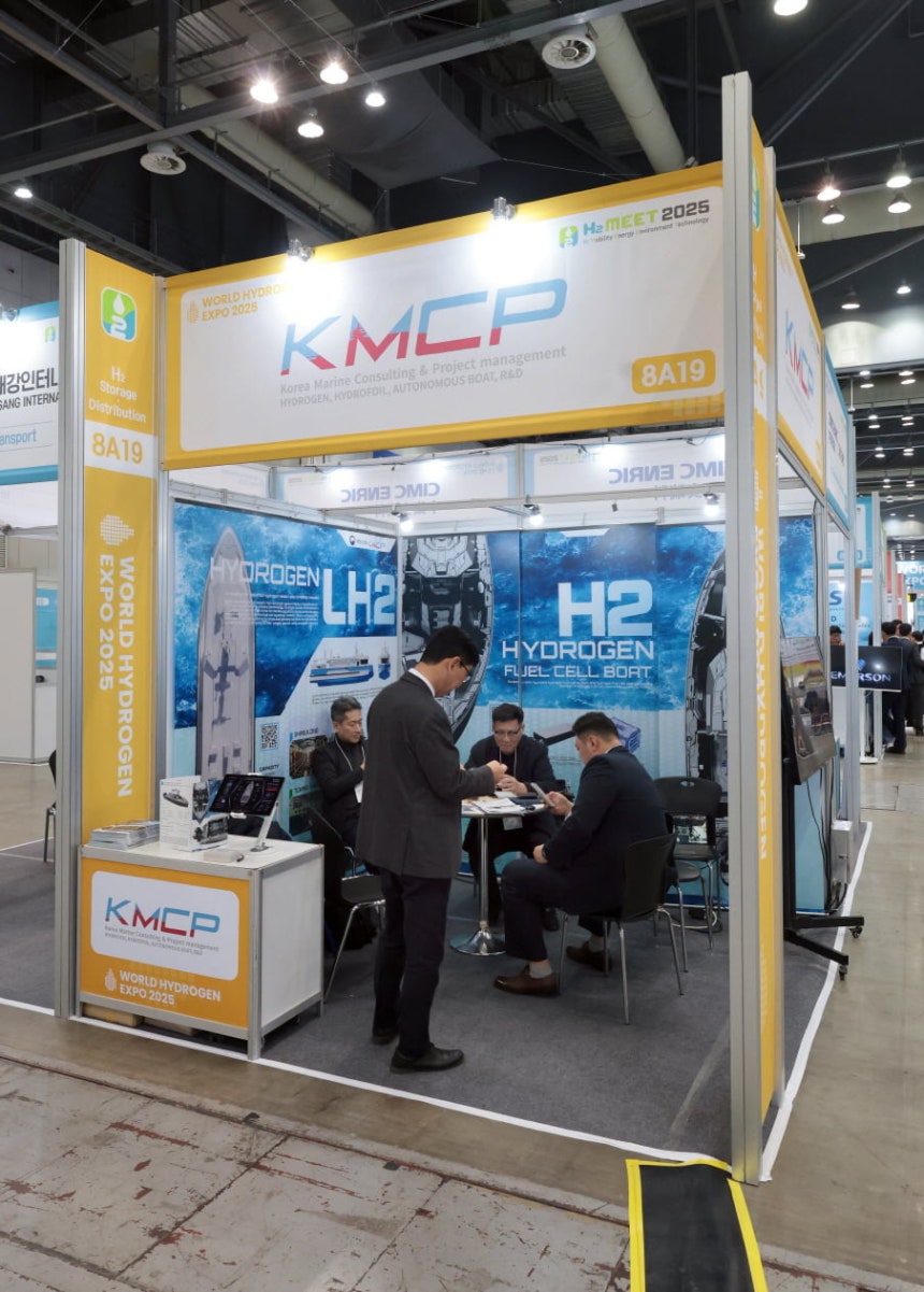 WHE 2025 베스트 프로덕트 미디어 어워드에서 엑설런트 픽에 선정된 케이엠씨피 부스.