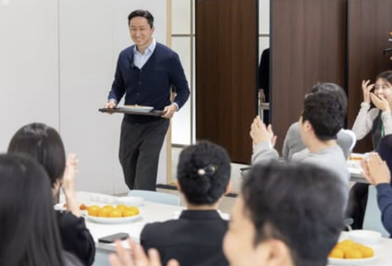 김장날 수육 들고 나타난 82년생 회장님…직원들 '화들짝'