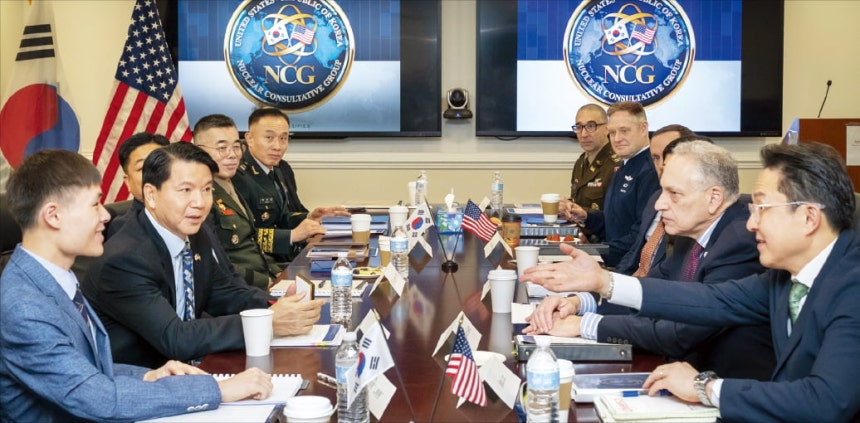 김홍철 국방부 국방정책실장과 로버트 수퍼 미국 전쟁부 핵억제·화생방어 정책 및 프로그램 수석부차관보대행 등 한·미 대표단이 11일(현지시간) 미국 워싱턴DC에서 열린 제5차 한·미