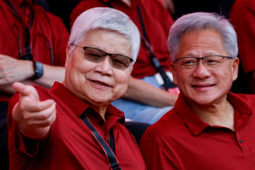 지난 11월 TSMC 체육대회에 참석한 C.C.웨이 TSMC CEO와 젠슨 황 엔비디아 CEO.로이터 연합뉴스