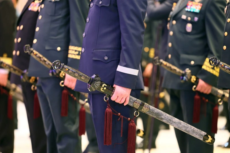 기업 못뚫은 '별들' 방산협회로 몰려가