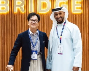 이재현 CJ그룹 회장이 압둘라 알 하마드 UAE 국립 미디어 오피스 의장과 만나 사업 전략을 논의했다./CJ 제공﻿