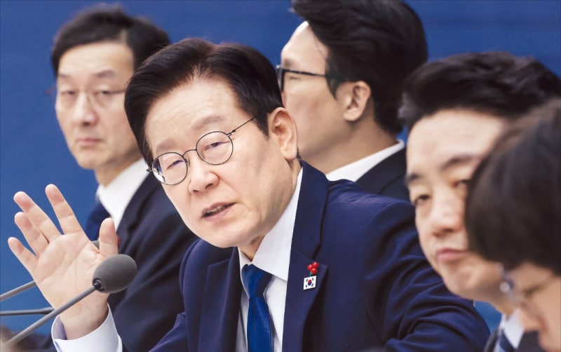 태양광 넘치는 낮엔 싸게, 밤엔 비싸게…산업용 전기요금 손본다