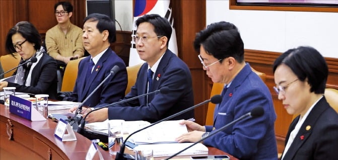 '<b>쿠팡</b> 사태' 범부처 TF 가동…국회는 합동 <b>청문회</b>