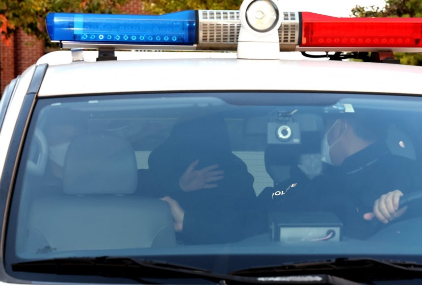 지난달 음주 운전 중 일본인 관광객 모녀를 들이받아 1명을 숨지게 한 30대 남성이 구속 송치되는 모습./사진=뉴스1