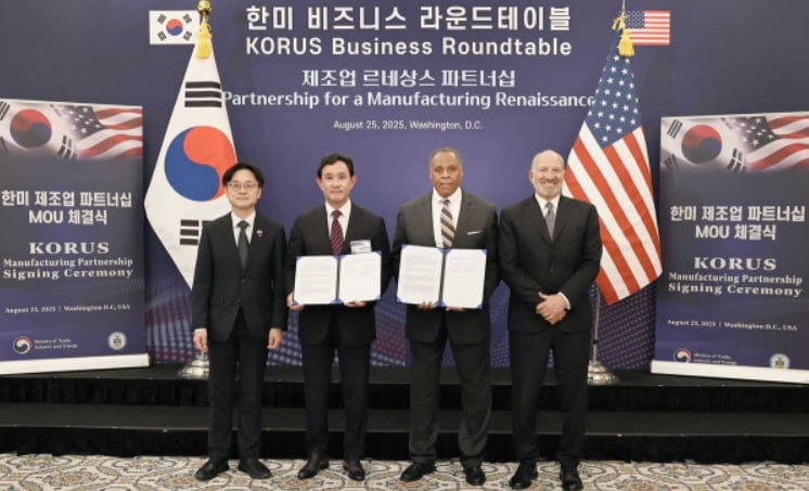 (왼쪽부터) 김정관 장관,<a href=