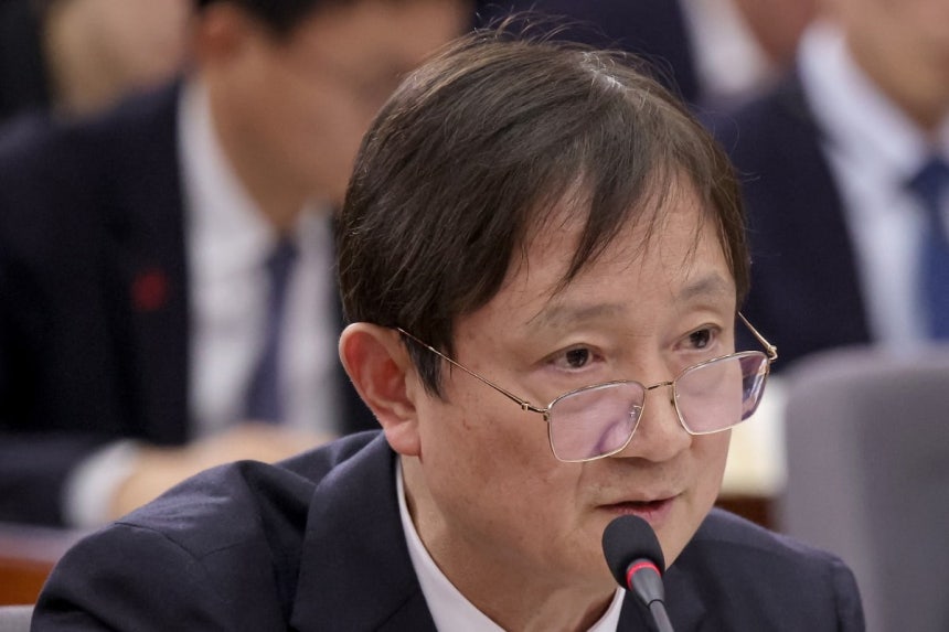 이찬진 금융감독원장이 19일 정부서울청사 별관에서 이재명 대통령의 질의에 답하고 있다.사진=대통령실사진기자단