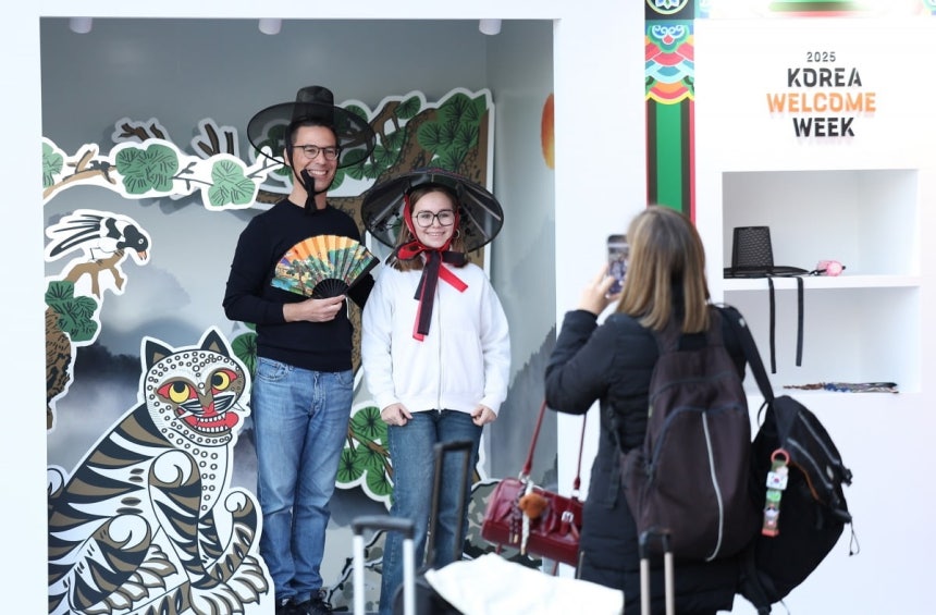 경북 경주역에서 외국인 관광객들.사진=연합뉴스