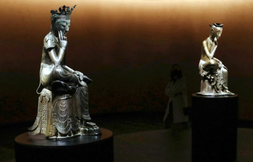 대표 소장품인 국보 반가사유상 두 점을 함께 전시하고 있는 상설전시관 2층 '사유의 방' / 사진.뉴스1