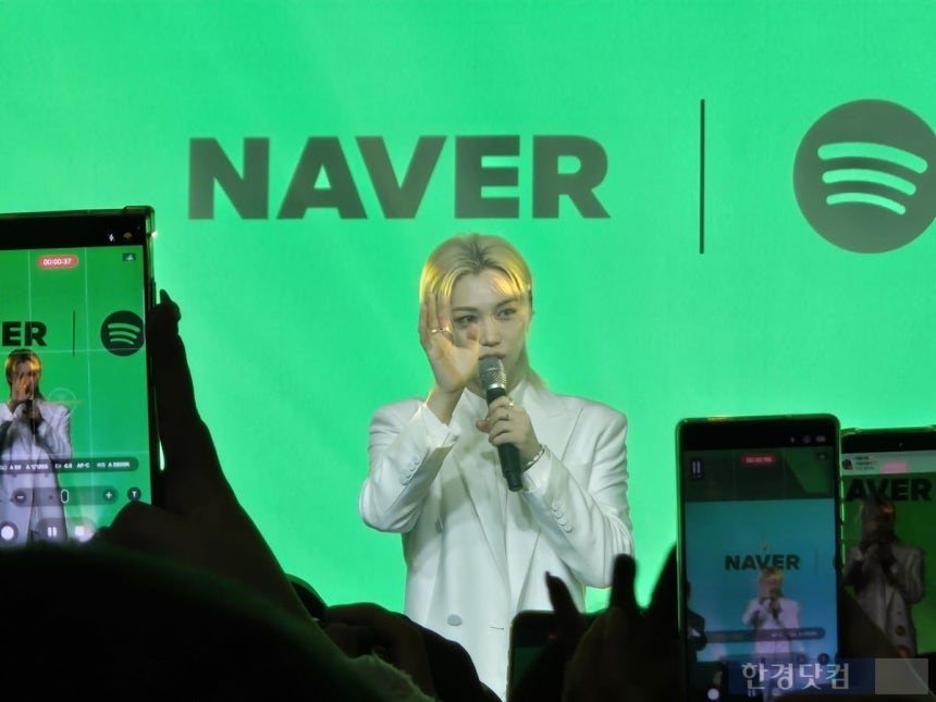 지난 22일 네이버X스포티파이 엠버서더 스트레이키즈의 필릭스가 서울 성수동 XYZ SEOUL에서 스페셜 파티를 진행하고 있다.사진=박수빈 기자