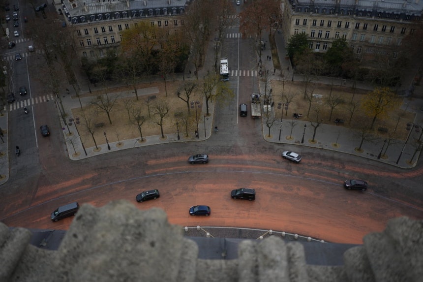 파리 개선문 주변 도로 모습 / 사진=AP