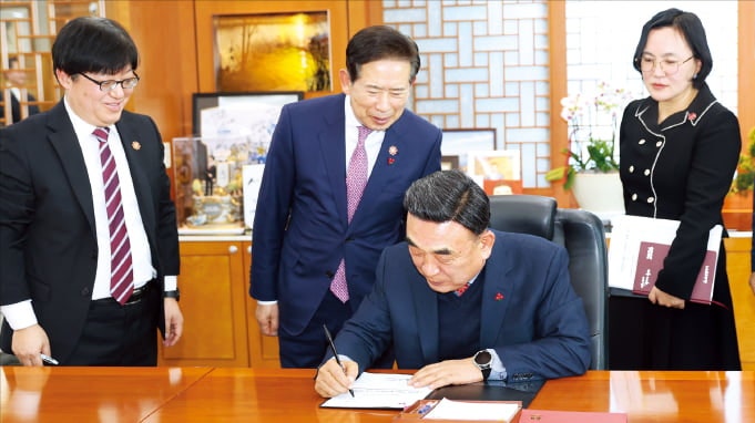 "AI 수도를 향해"…울산, 연초부터 내달린다