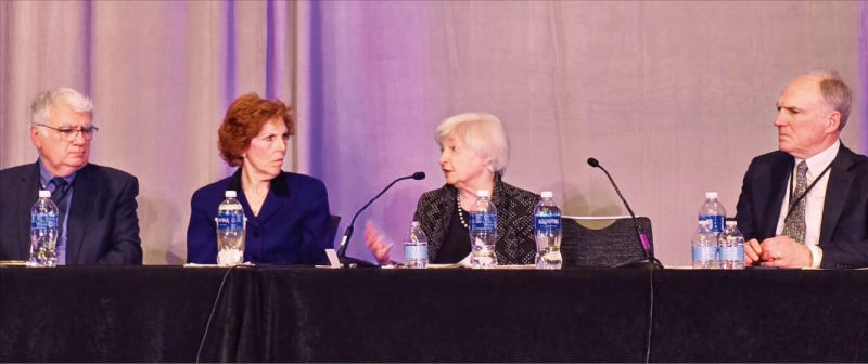 "트럼프, 국채 이자 줄이려 Fed 압박…美 '재정지배' 위험 커져"