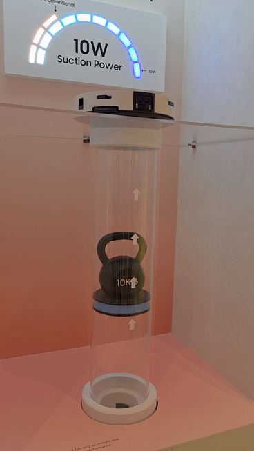 삼성전자가 지난 4일(현지시간) 미국 라스베이거스 윈호텔에 마련한 CES 2026 단독 전시관에서 공개한 로봇청소기 신제품 '비스포크 AI 제트 봇 콤보'.영상=김대영 기자