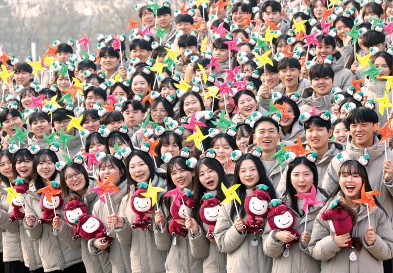 쭉쭉 오르는 금리…"대출도 예금도 만기 길게"