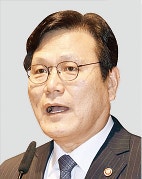 [단독] 한진칼 이사회 의장에 최종구 前금융위원장