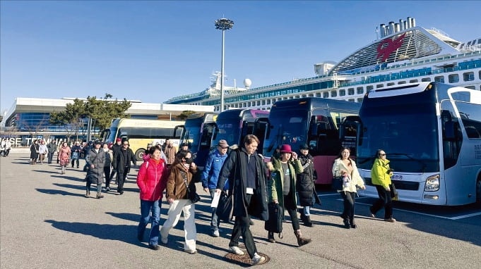 중·일 갈등에…유커 태운 크루즈 몰려든다