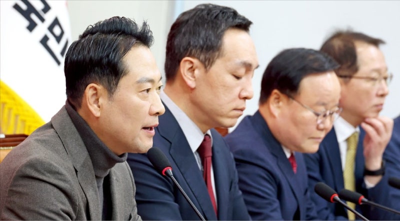 "이미 尹절연" "공개 선언해야"…張 사과에도 갈라진 野